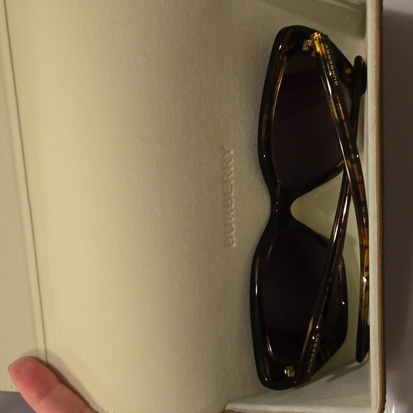Burberry Checkered Brown Cat Eye Sunglasses brand new in box - Picture 15 of 15